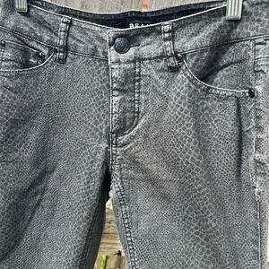 Black snake print denim pants size 6p Beau Dawson zipper button fly pockets